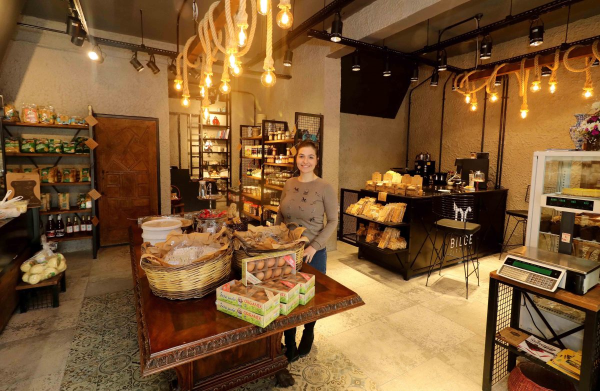 ÖDÜLLÜ KADIN GİRİŞİMCİDEN İZMİR’DE BİR İLK; BİLGE ÇİFTLİĞİ’NDEN ŞARKÜTERİ CAFE - 124362
